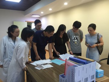 乐民支部开展党员进社区走访慰问活动